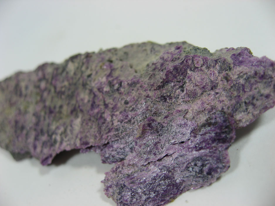This is a sample image of Stichtite, from Tasmania, which can be found on the MIROFOSS database.
