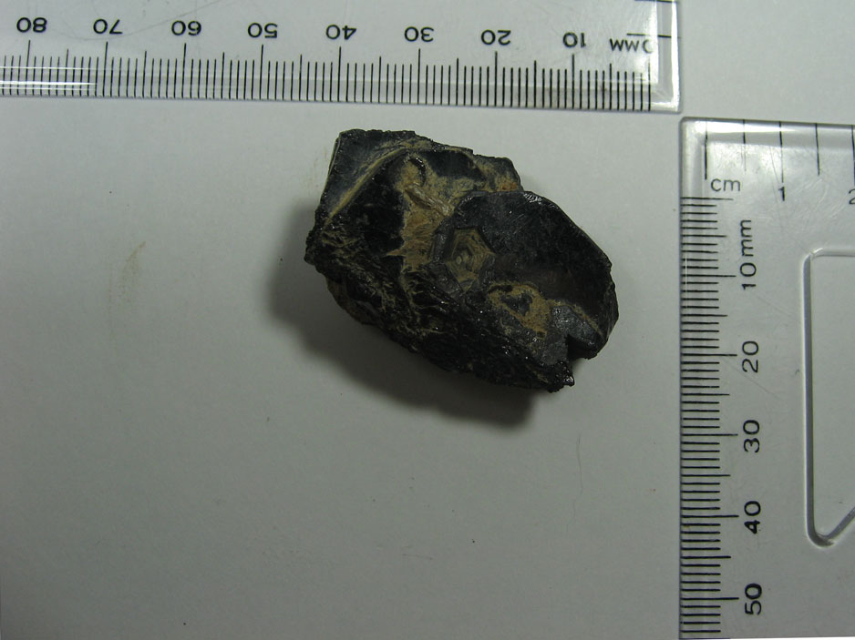 This is a measurement sample of Tantalite, from Poland, which can be found on the MIROFOSS database